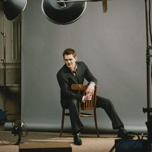 Uomo Elegante in Abito