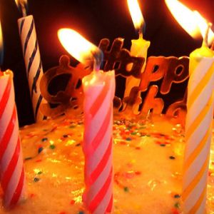 Torta di Compleanno con Candeline