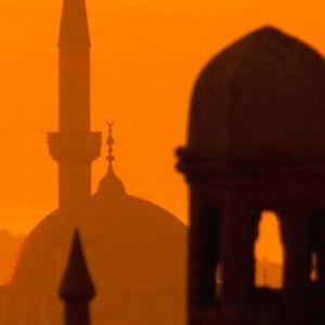 Silhouette di Moschea al Tramonto