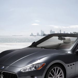 Maserati Cabrio sulla Costa