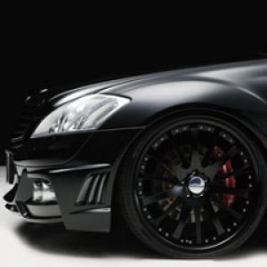 Auto Nero Elegante