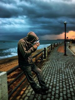 Ragazzo Misterioso al Mare - wallpaper preview