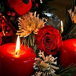 Candele Rosse e Fiori
