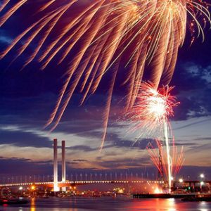 Fuochi d'Artificio Sopra il Ponte