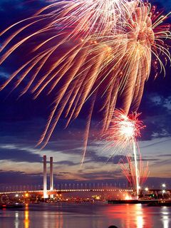 Fuochi d'Artificio Sopra il Ponte