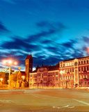 Bellissimo skyline cittadino al crepuscolo - wallpaper preview