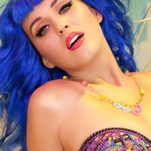 Glamour con Capelli Blu Vivaci