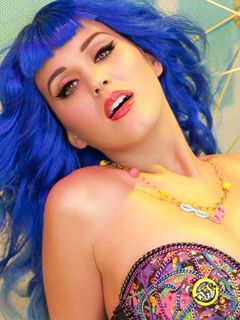 Glamour con Capelli Blu Vivaci