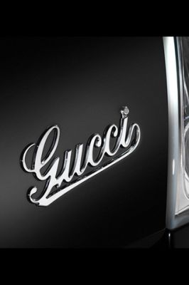 Logo Gucci su auto - wallpaper preview