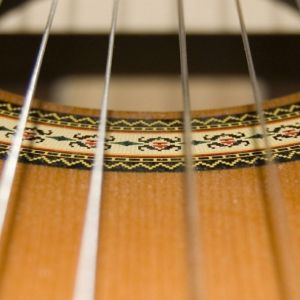 Primo Piano di Chitarra Acustica