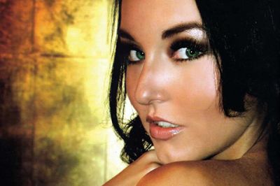 Ritratto glamour di una donna - wallpaper preview