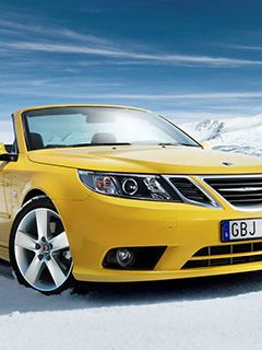 Cabriolet Saab Giallo nella Neve - wallpaper preview