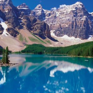 Stupenda riflessione del lago montano