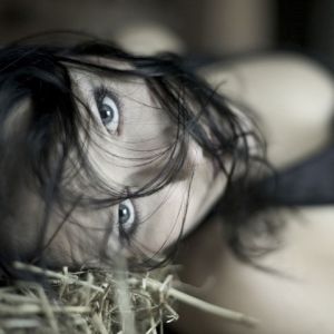 Ritratto affascinante di una donna
