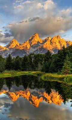 Maestosa Riflesso Montano - wallpaper preview
