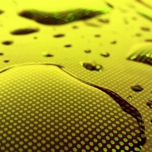 Gocce su Superficie Verde