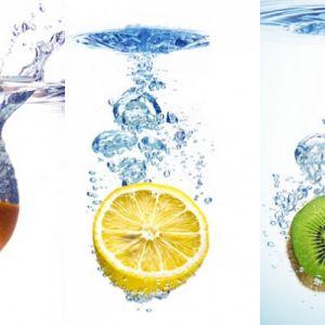 Frutti che Schizzano nell'Acqua