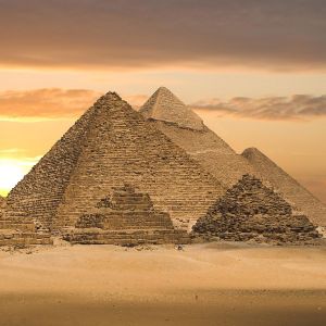 Piramidi di Giza al Tramonto