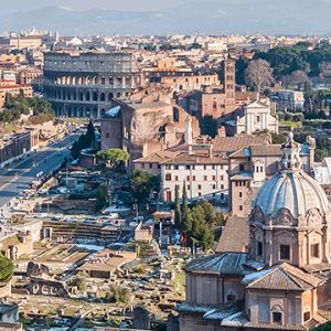 Panorama di Roma con il Colosseo