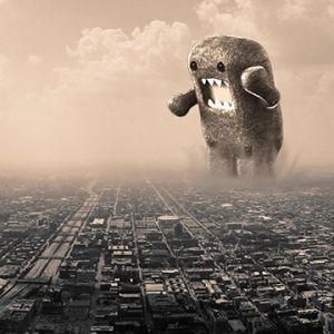 Mostro Gigante Sopra la Città
