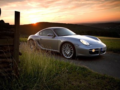Auto Sportivo Argento al Tramonto - wallpaper preview
