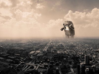 Mostro Gigante Sopra la Città - wallpaper preview