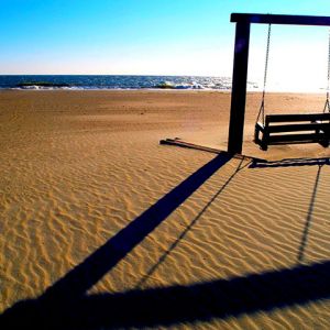 Altalena sulla Spiaggia al Tramonto