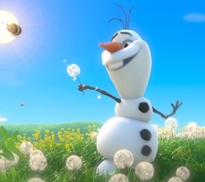 Olaf da Frozen in un Campo Soleggiato
