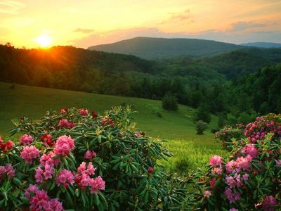 Tramonto su paesaggio montano - wallpaper preview