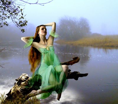 Fatina Incantevole in Verde - wallpaper preview