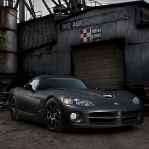 Dodge Viper in Ambientazione Industriale