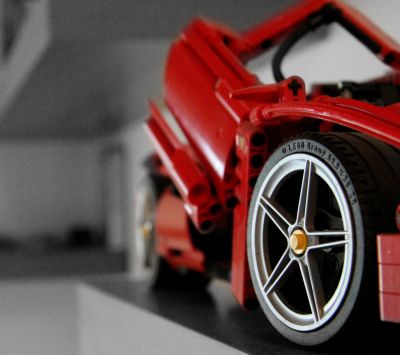 Modello di Auto Sportiva Rossa - wallpaper preview
