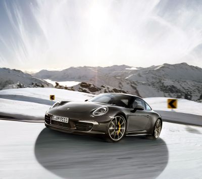 Porsche 911 in paesaggio innevato - wallpaper preview