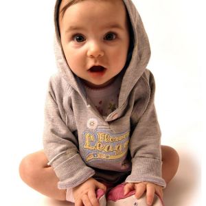 Bambino Adorabile con Felpa