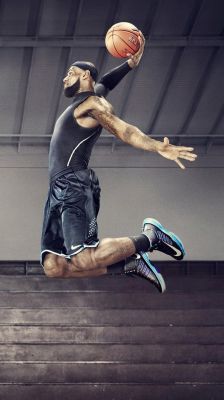 LeBron James Schiacciata - wallpaper preview
