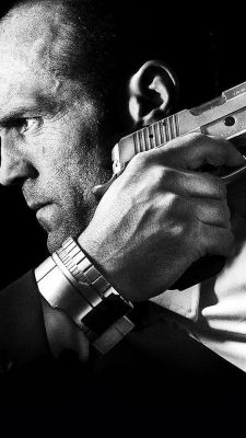 Eroe d'Azione con Pistola - wallpaper preview