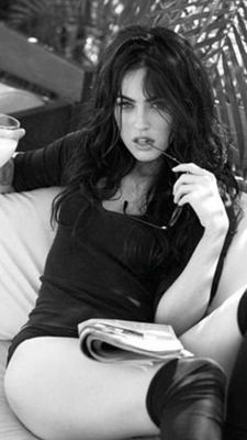 Ragazza Glamour in Bianco e Nero - wallpaper preview