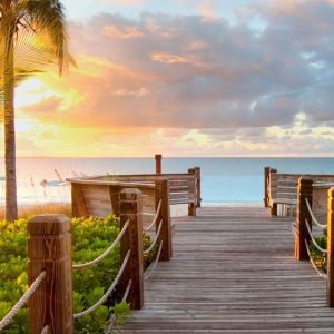 Molo al Tramonto Tropicale