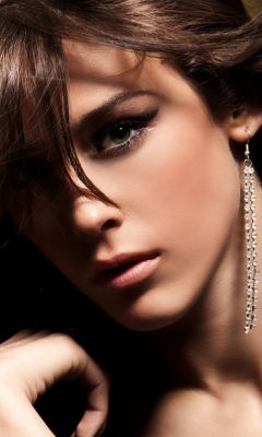 Ritratto Elegante di una Donna - wallpaper preview
