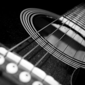 Primo Piano di Chitarra Acustica