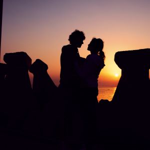 Silhouette Romantica al Tramonto