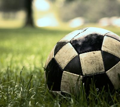 Pallone da Calcio sull'Erba - wallpaper preview