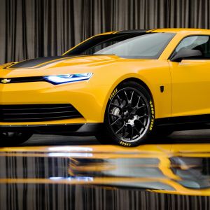 Auto Sportivo Chevrolet Camaro Giallo