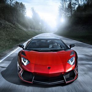 Lamborghini Aventador sulla strada